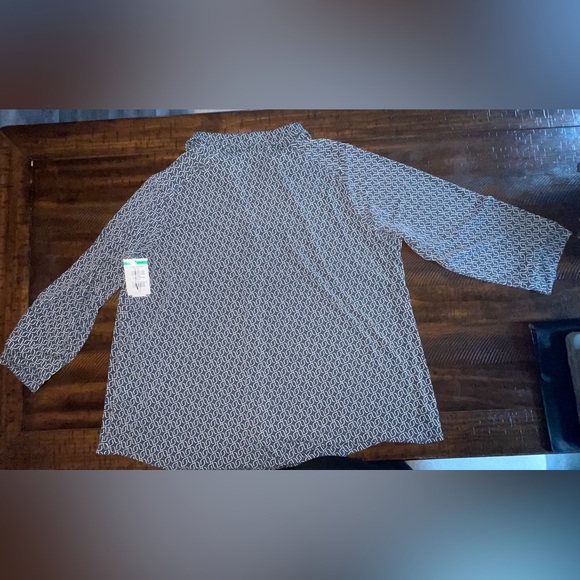 Adrianna Papell Geometric Button Up Shirt Color Oxford Blue Chain Geo 2x Wms NWT - Picture 4 of 6